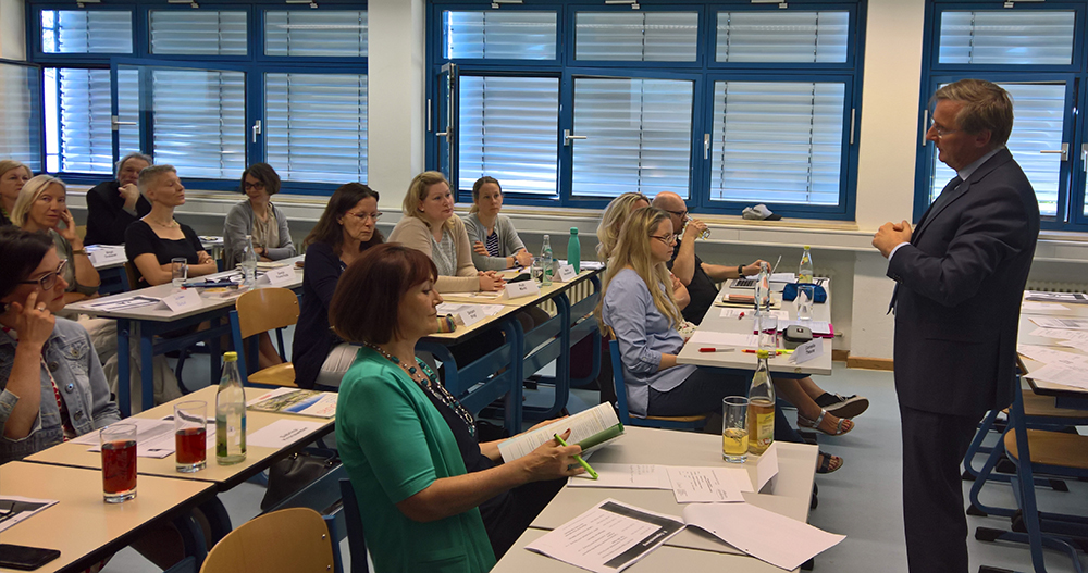 Ministerialrat Anselm Räde begrüßte die Französisch-Fachbetreuer am MGF.