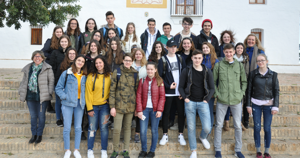 Ereignisreiche Tage verbrachten unsere MGF-Schüler bei ihren spanischen Gastschülern in Valencia. Organisiert hatte den Austausch wieder Lehrerin Claudia Meßmer (hinten rechts).