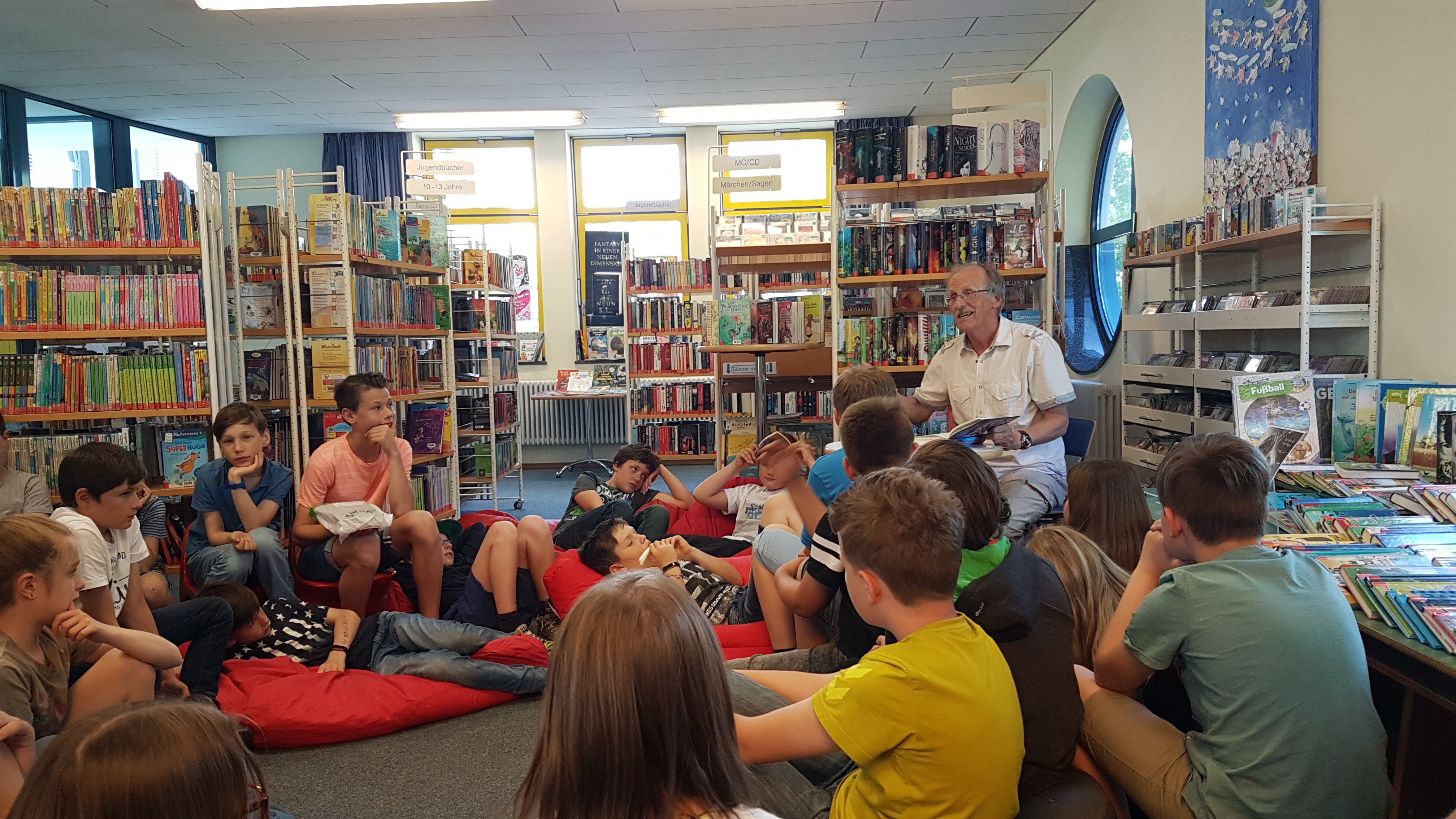 Beispielsweise eine spannende Geschichte vorgelesen bekamen unsere Schülerinnen und Schüler in der Stadtbibliothek von Rottenburg.