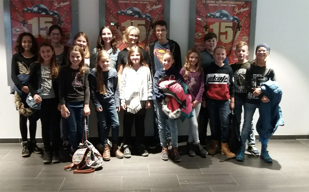 Zusammen mit ihrer fünften Klasse waren vergangene Woche beispielsweise die Tutoren der 5e im Kino in Landshut.