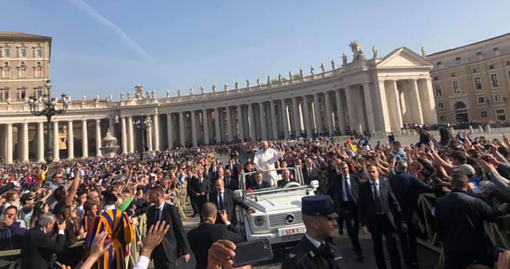Unter anderem an einer Audienz mit Papst Franzsikus (Mitte) nahm die MGF-Delegation In Rom schon teil.