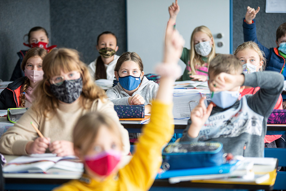 Ohne Maske geht nichts mehr, doch unsere Schülerinnen und Schüler – hier die 5f – meistern den neuen Alltag souverän.