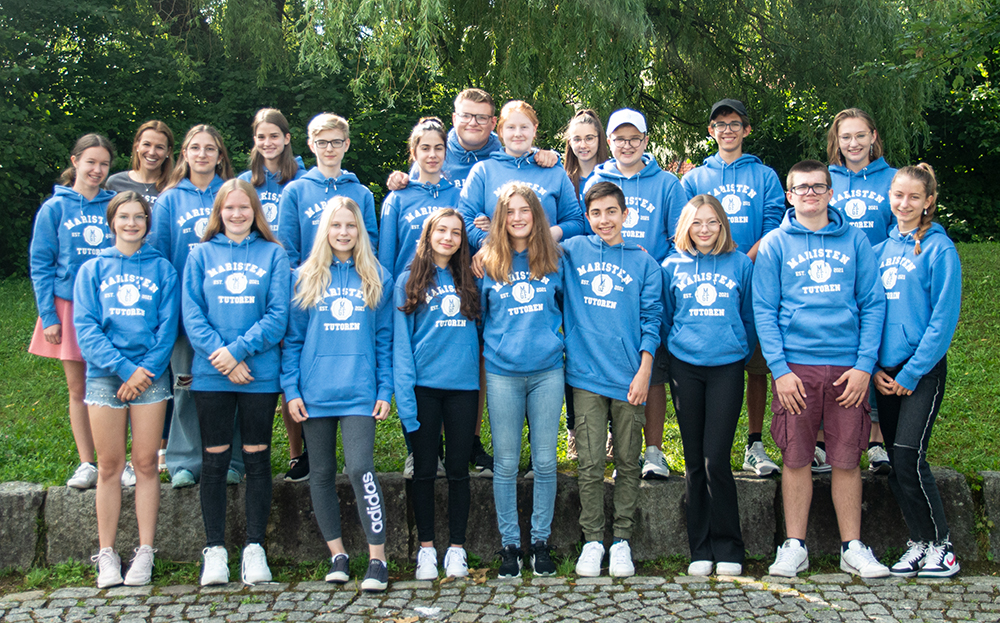 Bereit für die neuen fünften Klassen sind unsere Tutorinnen und Tutoren zusammen mit Unterstufenbetreuerin Theresa Massouh (hinten links). 