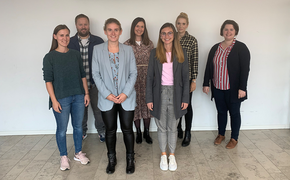 Willkommen am MGF an sieben neue Kolleginnen und Kollegen (v.l.): Kathrin Plettl, Thomas Riedl, Hannah Schranner, Christina Huber, Larissa Theiner, Monika Berg und Maria Bauer.