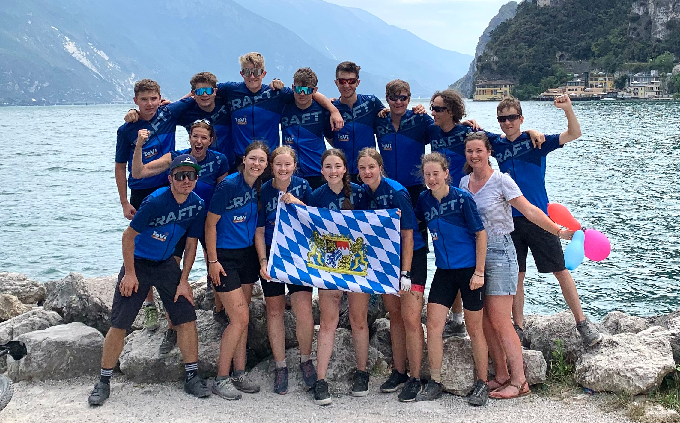 Glücklich und stolz kamen 13 Schülerinnen und Schüler Mitte Juli dieses Jahres nach einer siebentägigen Alpenüberquerung am Gardasee an